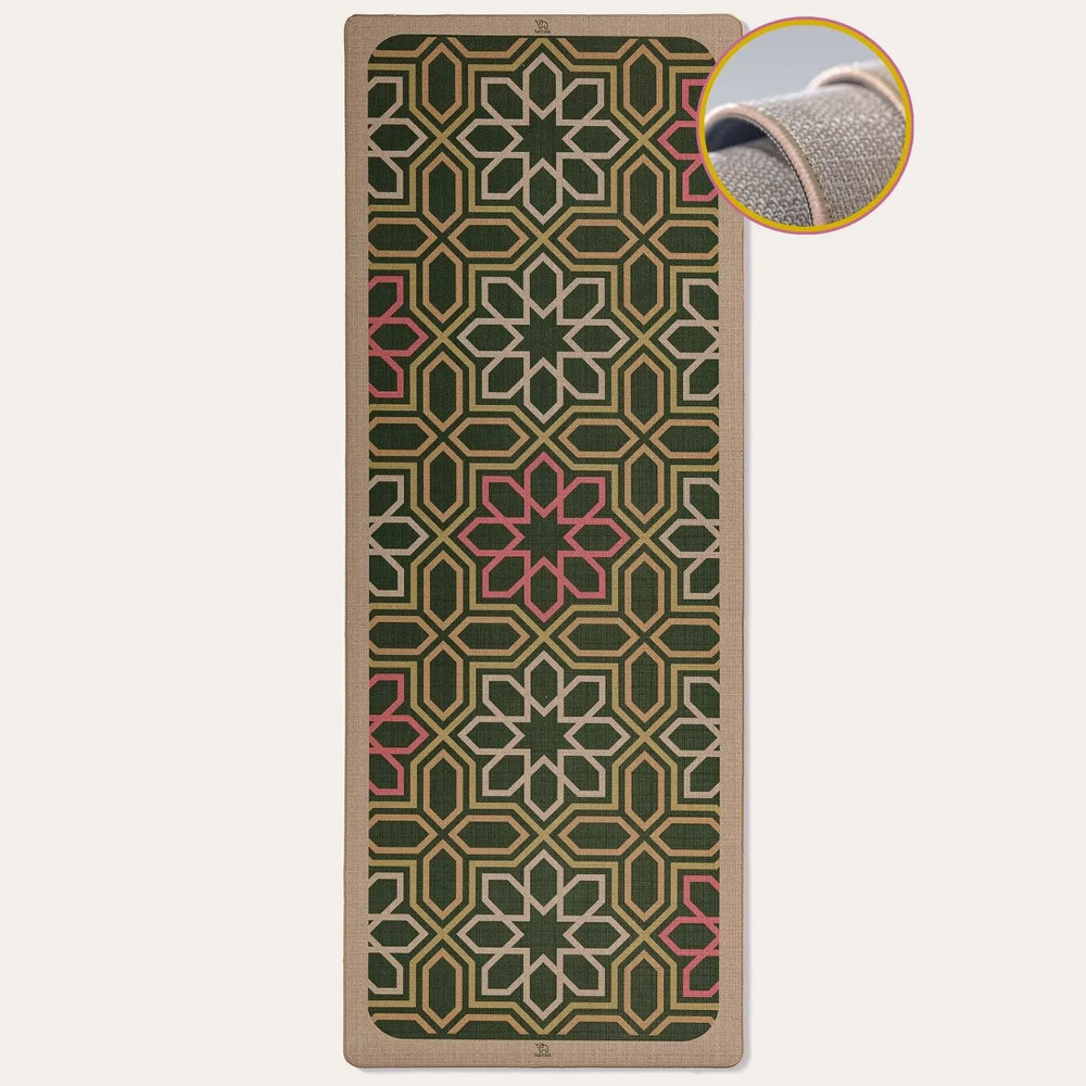 Mint Tea Hamsa Yogamatte in Vollbild natürlich, nachhaltig und rutschfest. Perfekt für Ashtanga. 