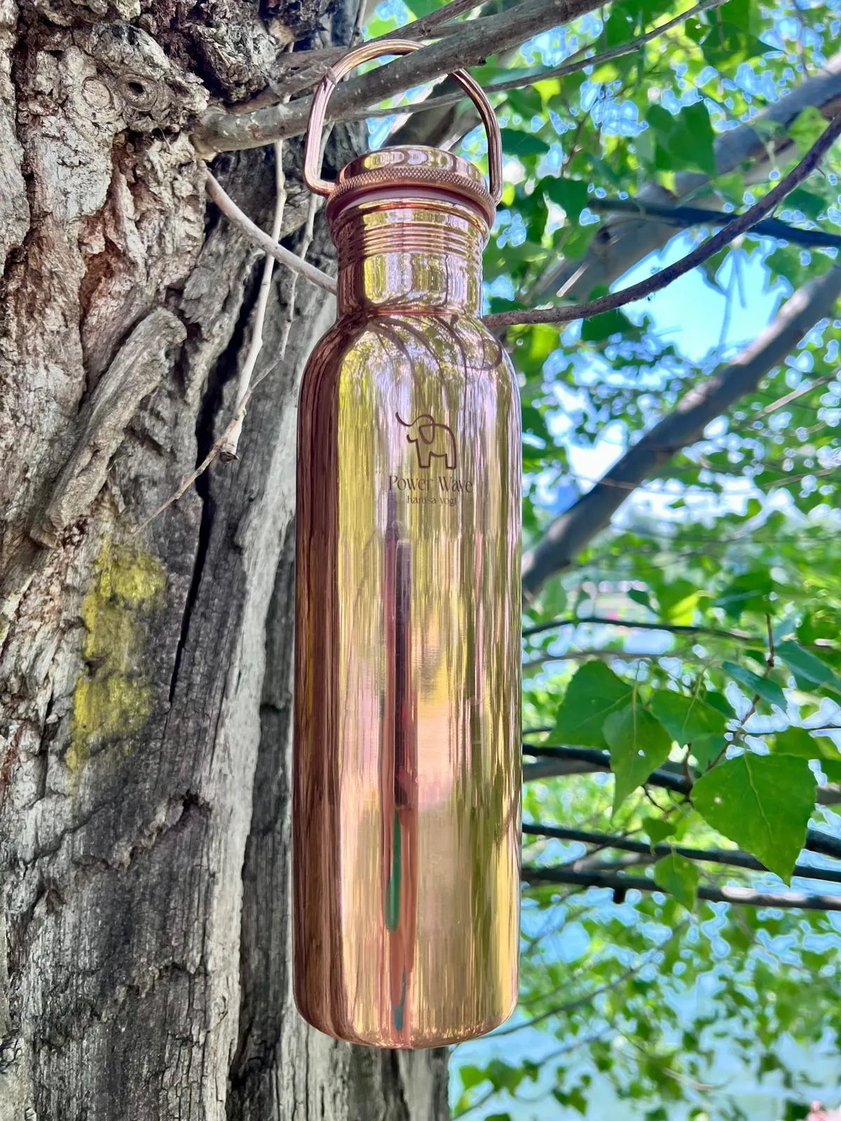 HAMSA Classic Pure copper flask - simple, timeless design, blends harmoniously into everyday life, yoga practice and travel.