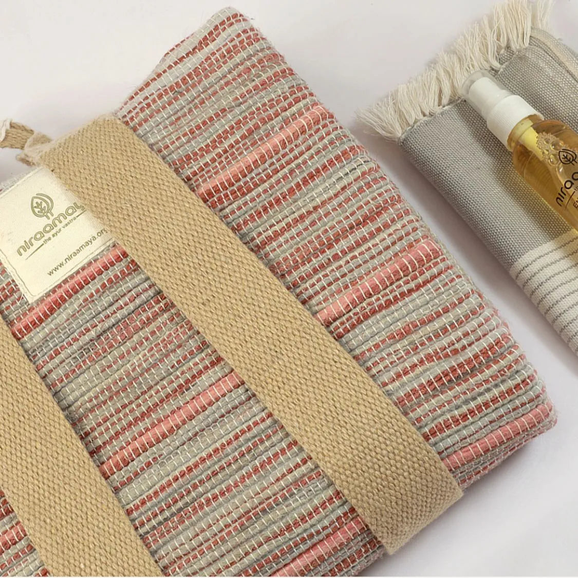 Eco Holy Vetiver yoga mat: handmade from natural materials, Ayurvedic plant power for balance, meditation and dynamic yoga.
