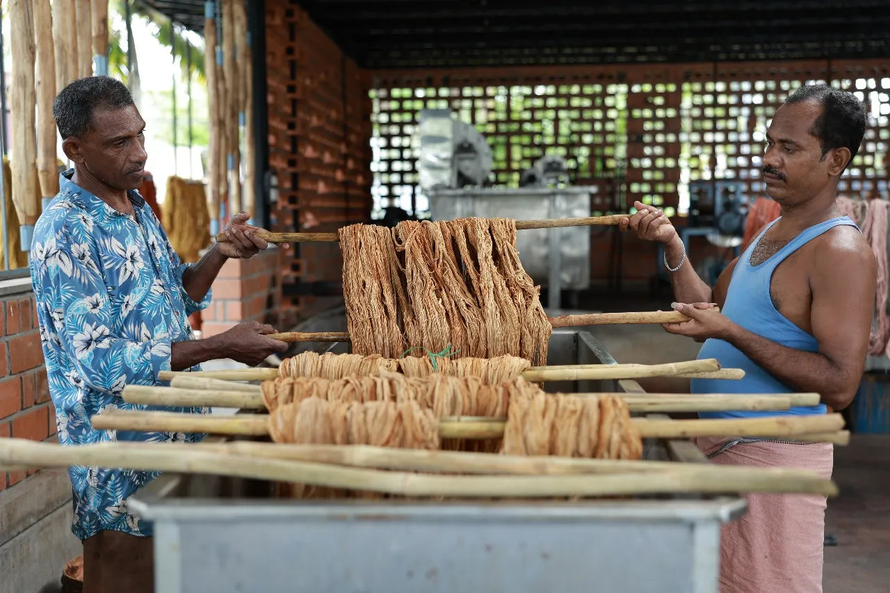 Extra wide, hand-woven Holy Vetiver mat: non-slip, made from natural fibers, perfect for meditation, vinyasa or yin yoga, with ayurvedic herbal effect.