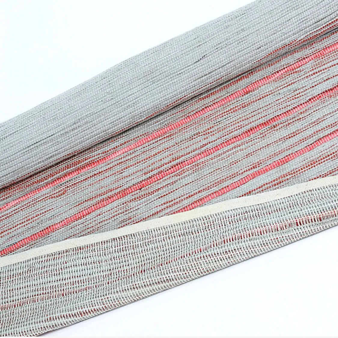 Close-up of the hand-woven Holy Vetiver yoga mat: natural materials, Ayurvedic herbal coloring, antibacterial, stable and comfortable for yoga, meditation and wellness.