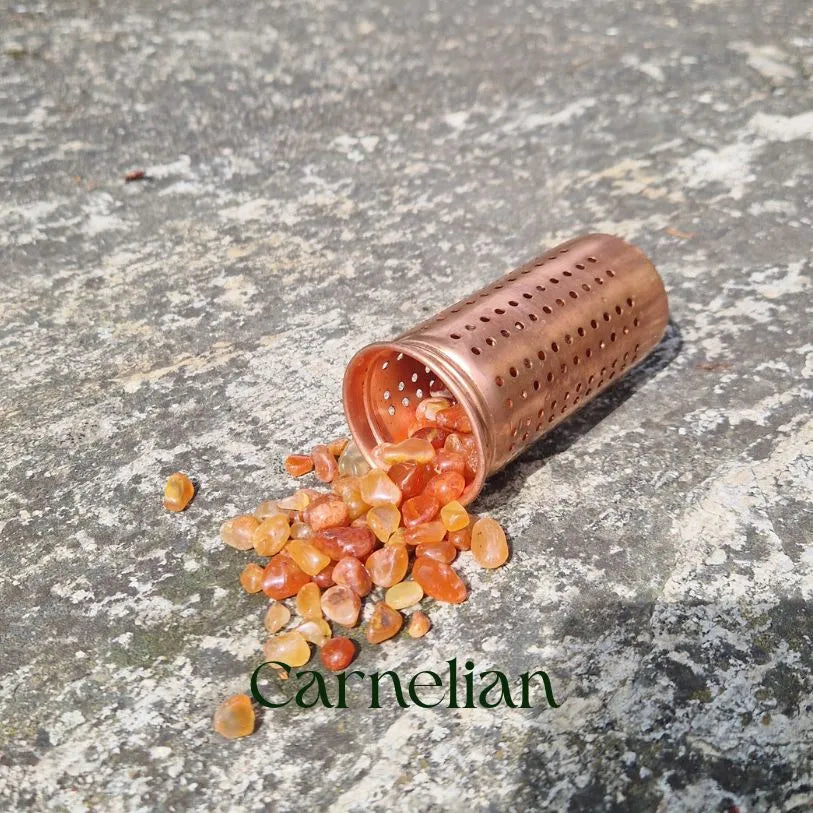 Roter Karneol-Edelstein für Erdung, Vitalität und anregende Energie.